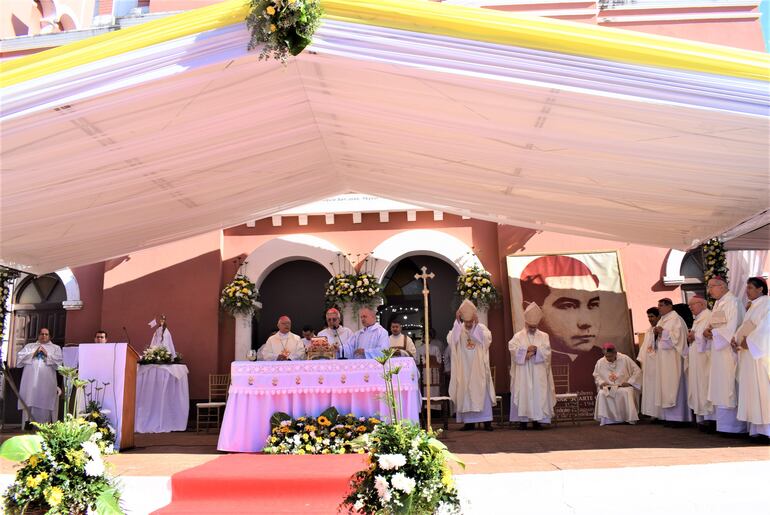 Al término de la misa el obispo de la diócesis de Carapeguá, Mons. Celestino Ocampo, agradeció al cardenal Adalberto Martínez por presidir la misa, a los sacerdotes y obispos del Paraguay.