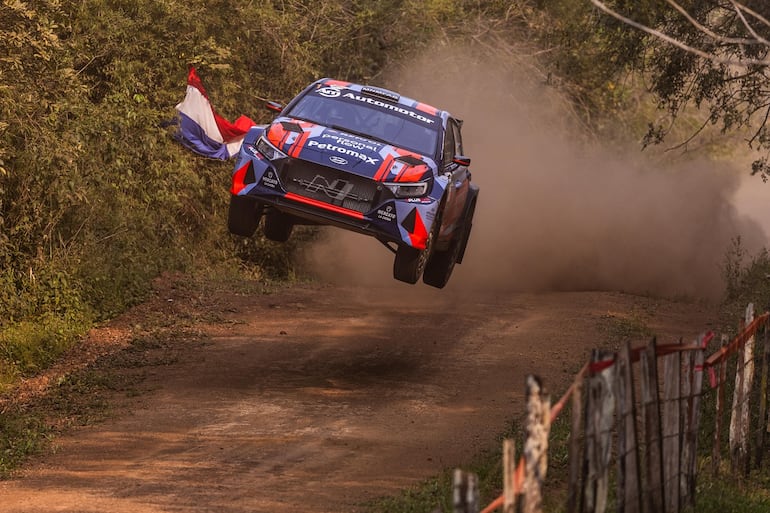 Con un tiempazo en la PE7 Carmen del Paraná 1, se mostró Fau Zaldívar luego de su tempranero abandono de ayer en el Petrobras Rally del Paraguay.