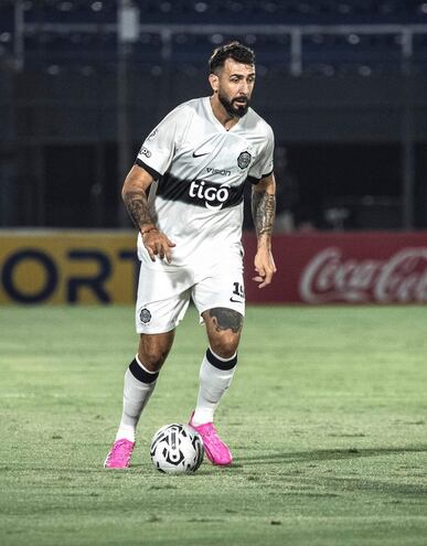 Lucas Pratto, titular en Olimpia ante Cerro Porteño.