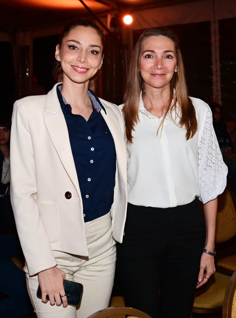 Andrea Ribeiro y Carla Bacigalupo.