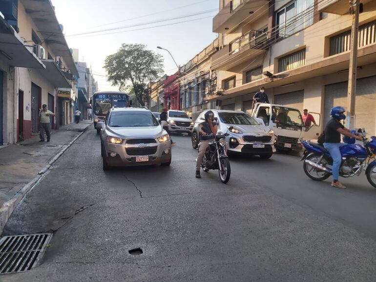 La situación genera una gran congestión en el tráfico del microcentro de Asunción porque son miles los labriegos que tomaron las calles principales.