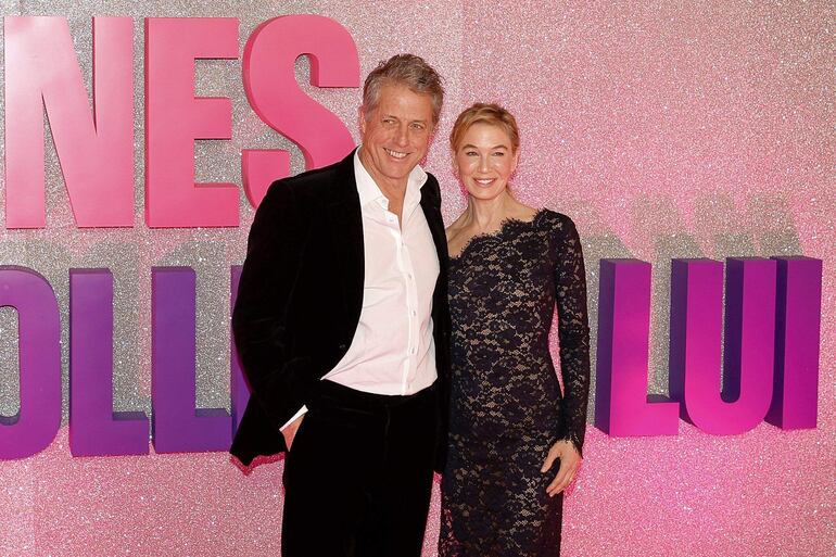 Renée Zellweger y Hugh Grant posando juntos a su llegada al estreno de la película "Bridget Jones: Mad About the Boy" en París.
(Sebastien DUPUY / AFP)