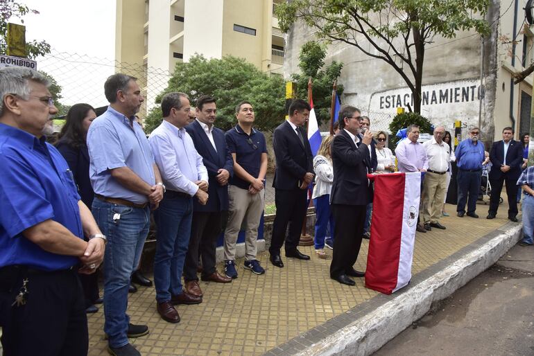 De izq. a der.: Herminio Ruiz Díaz,  Ever Villalba, Martín Burt, Salyn Buzarquis, Eduardo Nakayama y Efraín Alegre.