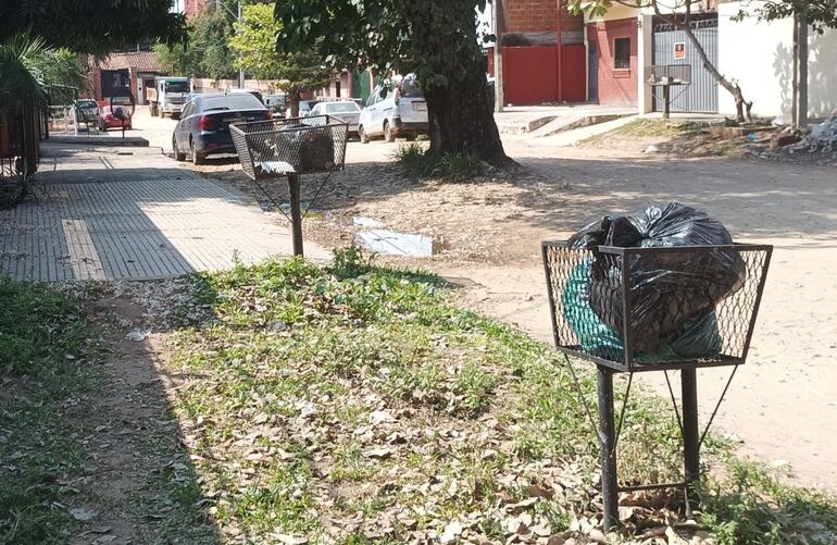 En la ciudad de Asunción, barrio Virgen de la Asunción, distrito de Trinidad, no se está haciendo recolección de basura desde hace más de una semana.