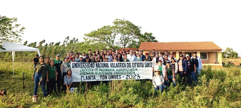 Cultivan 200 árboles de especies nativas en "Plantatón Unves 2023"