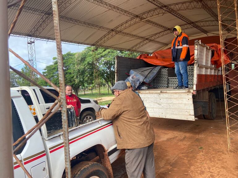 Camiones de la SEN ya se encuentran en los distritos afectados por el temporal.