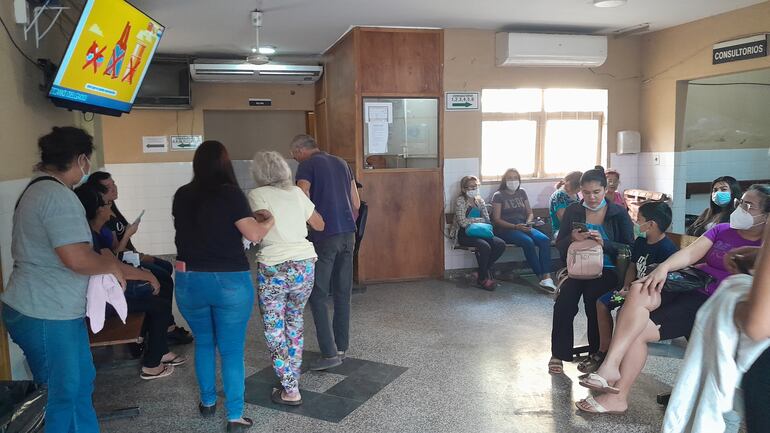 Hospital de Ñemby saturado de pacientes en los últimos días.