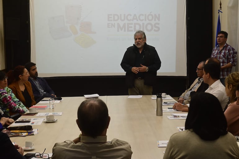 El Observatorio Educativo Ciudadano presentó su nueva herramienta: "Educación en medios", para monitorear el tratamiento de noticias educativas en los medios de comunicación.