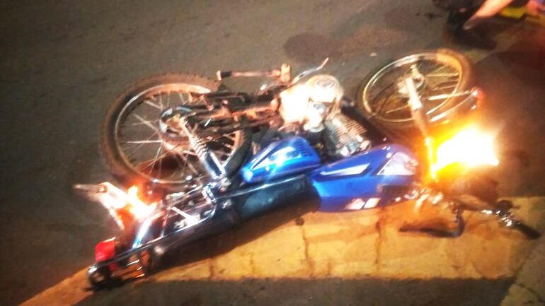 La conductora de la motocicleta resultó con herida leve que no reviste gravedad.