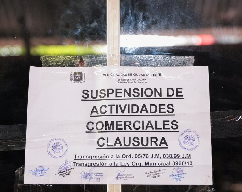 La galería fue clausurada por disposición de la Municipalidad de Ciudad del Este.