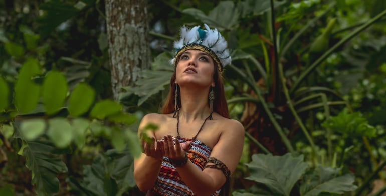 La cantante Giuli Mendizza, también conocida como India Guaraní, estará esta noche en el Festival del Cántaro y la Miel.