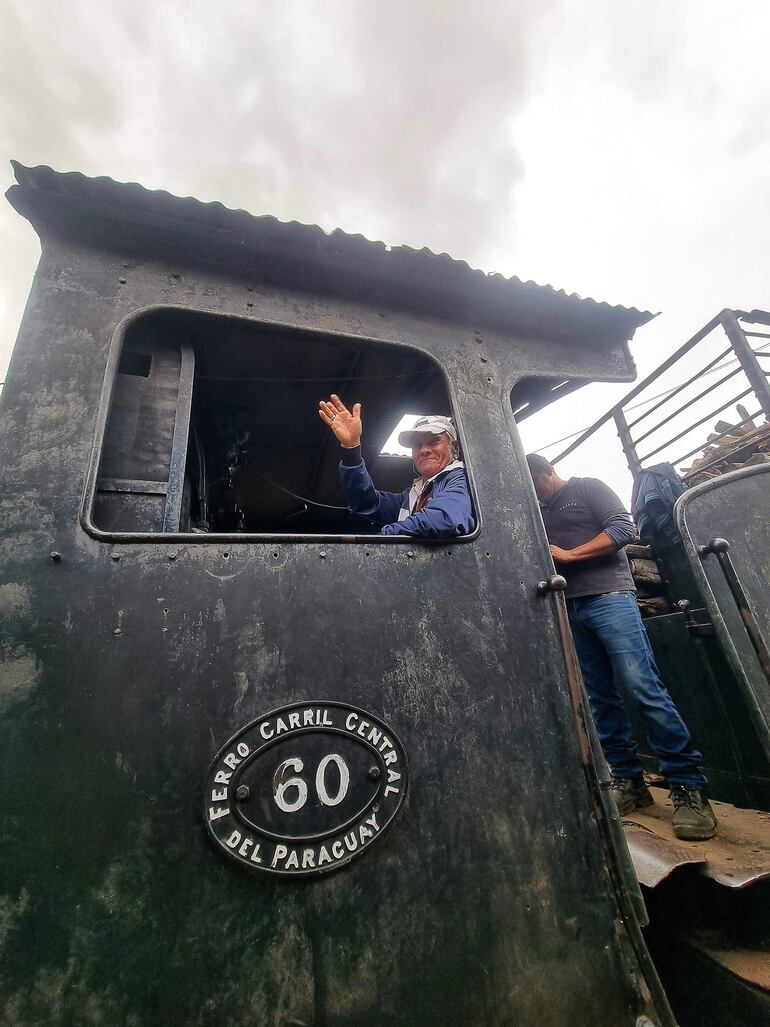 13-09-2023 MARTA ESCURRA LOCOMOTORA EN MARCHA EN LA ESTACIÓN DE FERROCARRIL DE LA CIUDAD DE YPACARAI