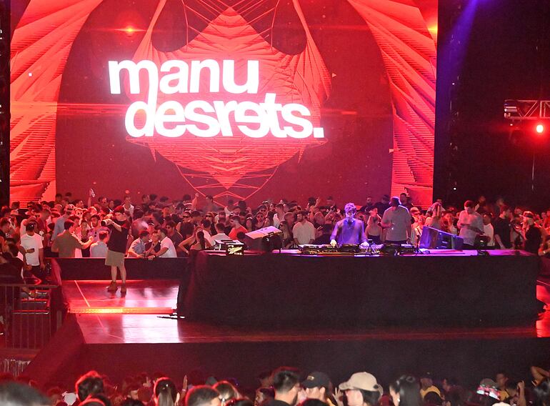 El argentino Manu Desrets puso a bailar a la gente con un set que fue aumentando paulatinamente su energía.