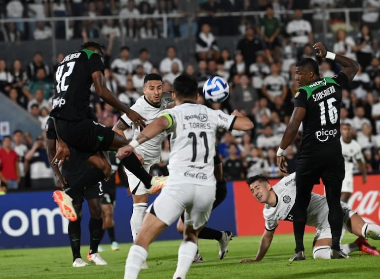 Olimpia juega ante Nacional en el Defensores