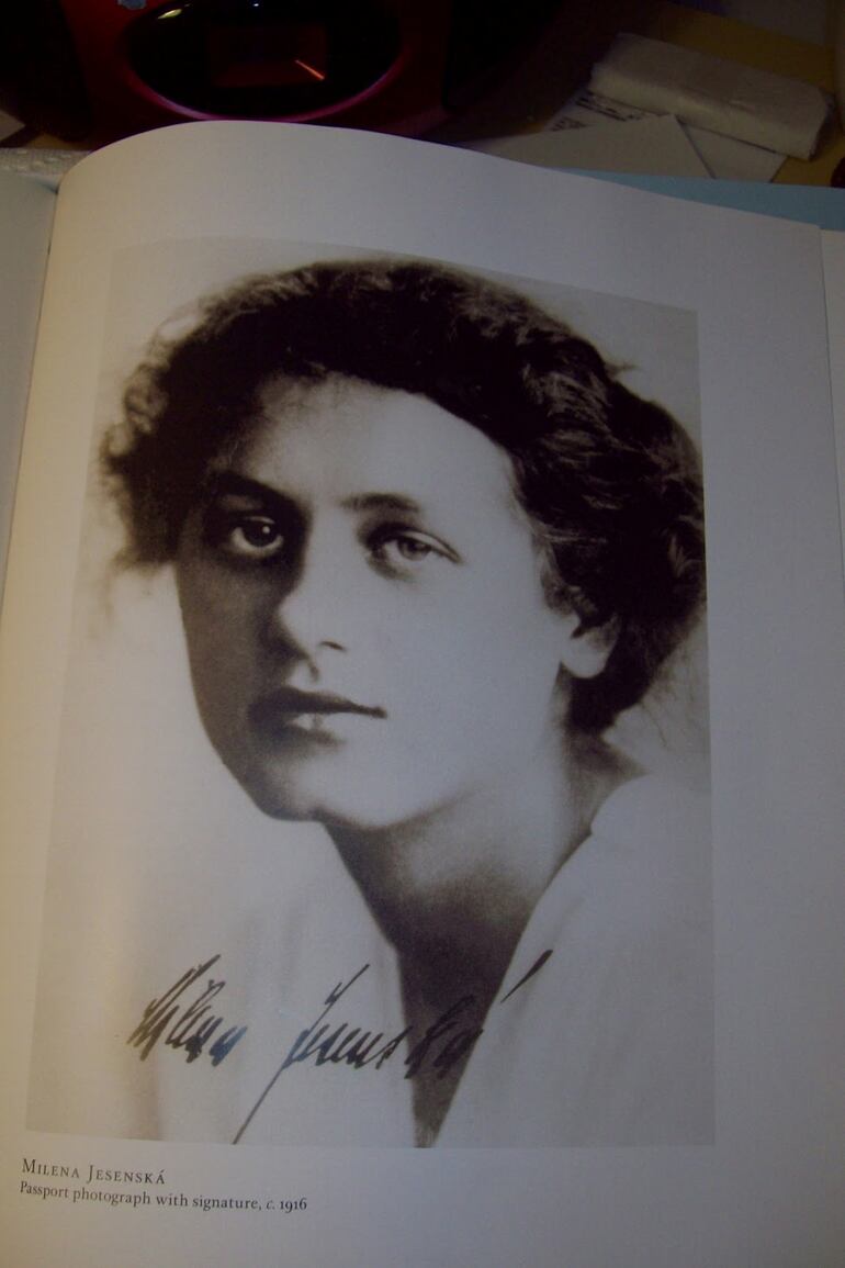 La traductora de Kafka, Milena Jesenská (Praga, 1896 - campo de concentración de Ravensbrück, 1944).