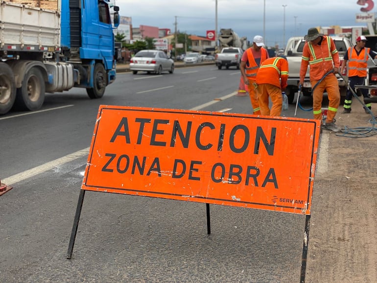 El Gobierno señalizó el carril exclusivo para buses sobre el  Acceso Norte.