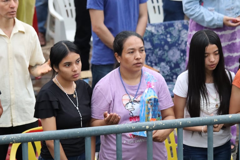 Cada domingo una importante cantidad de fieles acude a la Basílica de Caacupé.