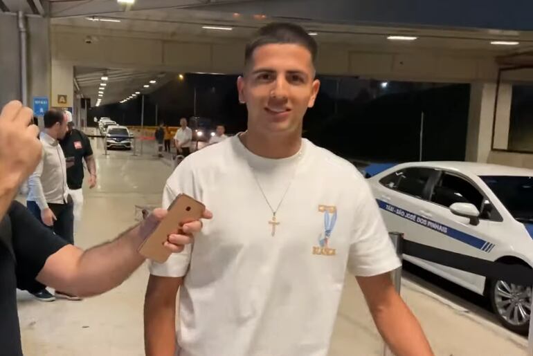 Mateo Gamarra, ex jugador de Olimpia, llegando a Brasil.