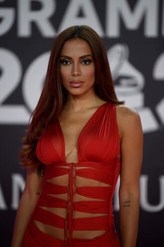 La cantante brasileña Anitta durante su paso por la alfombra roja de los Latin Grammy.