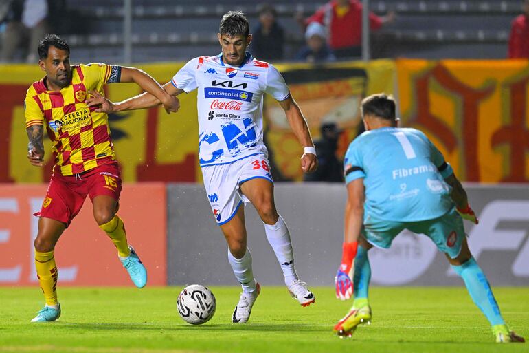 Nacional y Aucas definen está noche en el Defensores al Chaco al último equipo que irá a la segunda fase de la Libertadores.