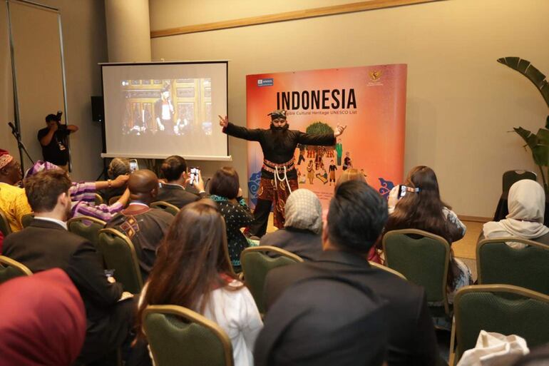 Indonesia presentó el Reog Ponorogo en uno de los eventos paralelos de la reunión.
