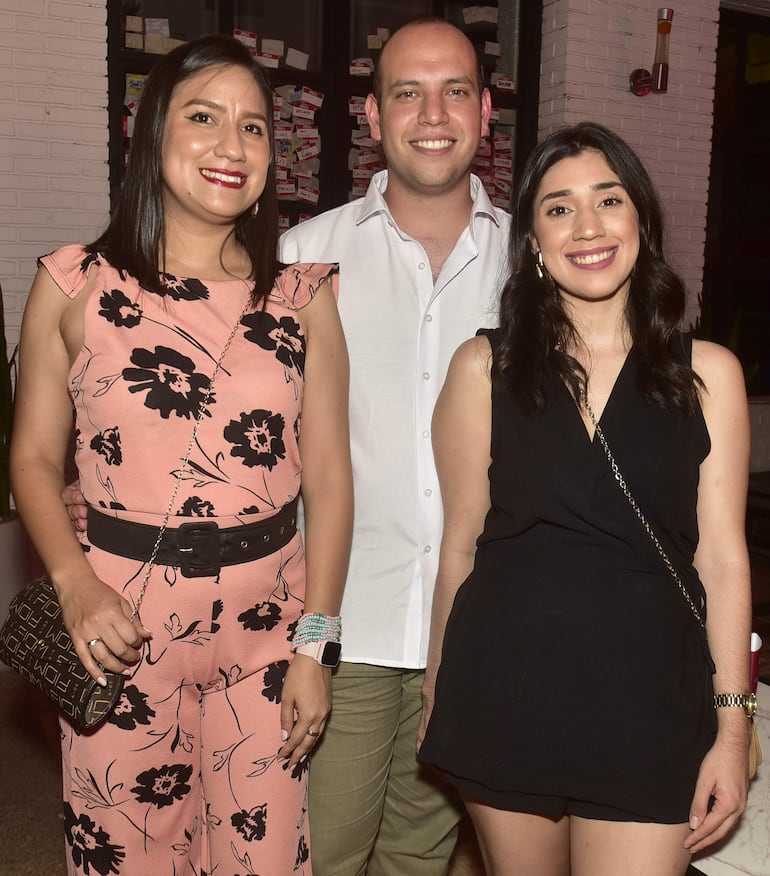 Analía León, Luis Rodríguez y Gabriela Martínez.