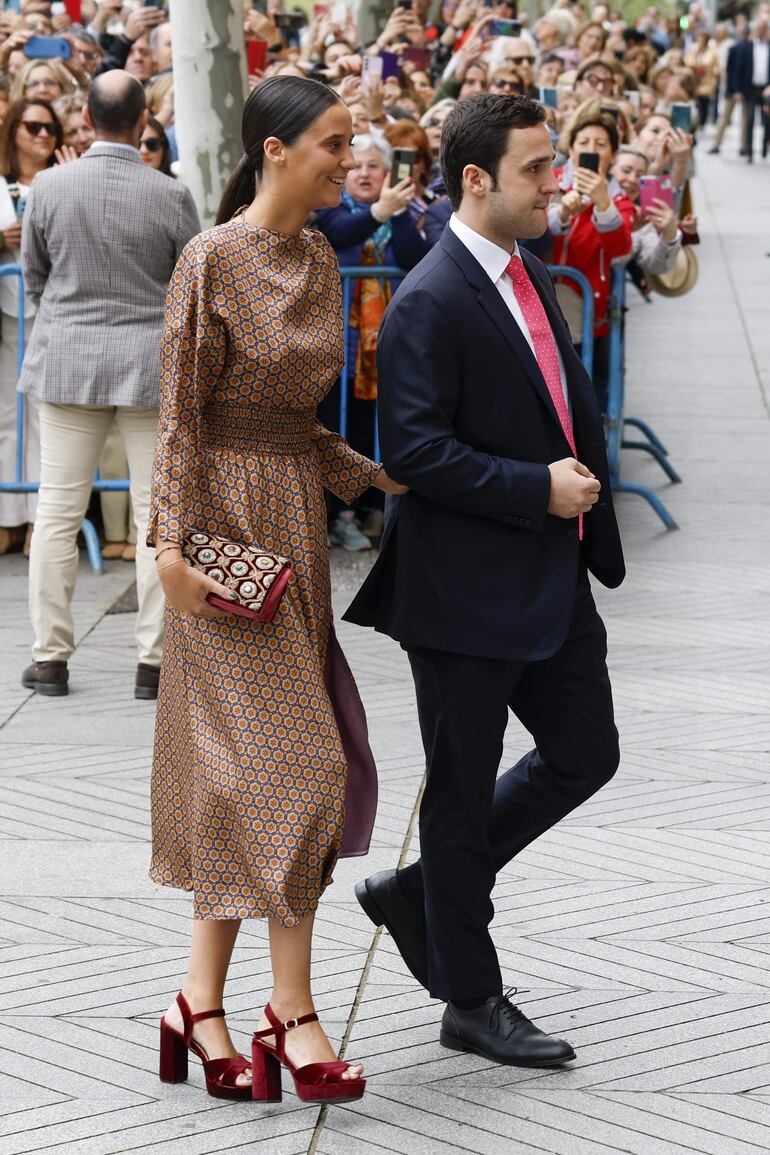 Victoria Federica de Marichalar y Borbón y su hermano Felipe Juan Froilán de Marichalar a su llegada.