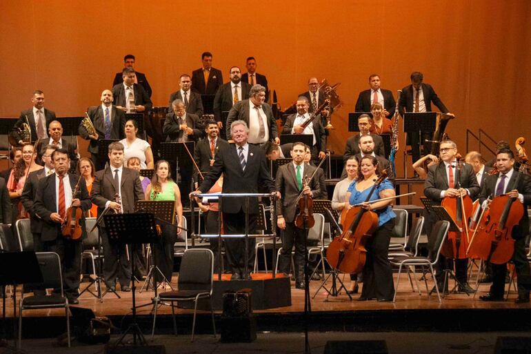 En el Teatro  Municipal Ignacio A. Pane la OSCA ofreció su concierto de la temporada.