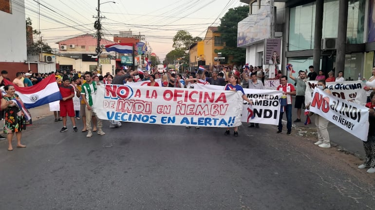 Vecinos de Ñemby se vuelven a movilizar para que el Indi no se instale en la casa del imputado Wilfrido Cáceres