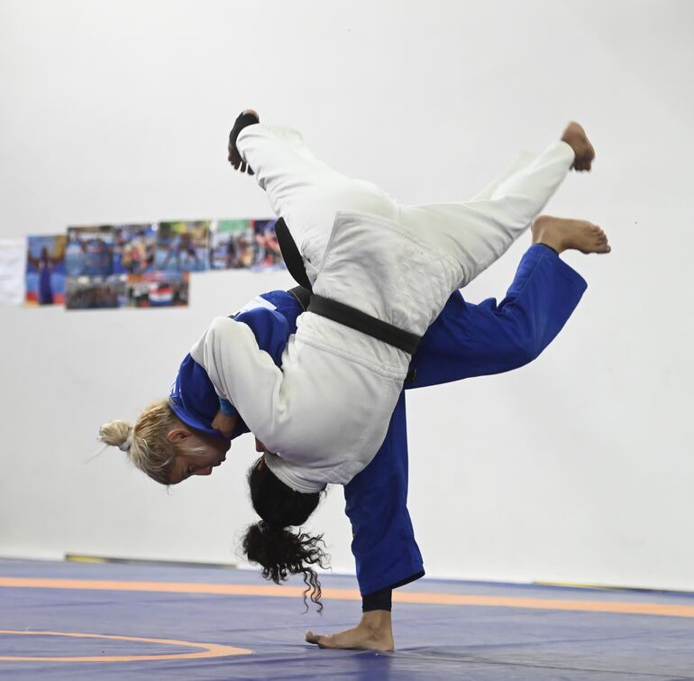 Gabi entrena junto a su hermana Paloma para llegar bien a sus competiciones.