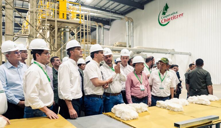 Con la presencia del presidente de la República, Santiago Peña, se realizó la inauguración de la nueva planta industrial algodonera, que tuvo lugar el miércoles 13 de diciembre.