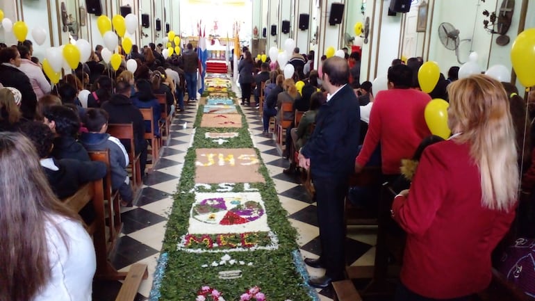 Celebraron la solemnidad de Corpus Christi en la Catedral de San Lorenzo.