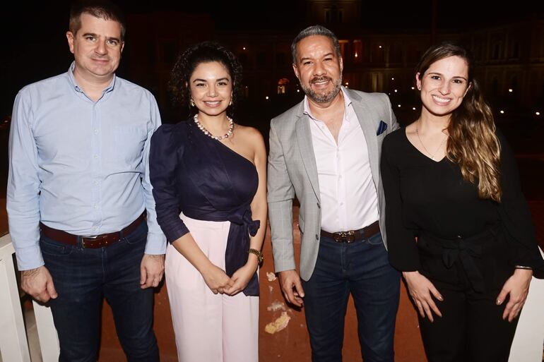 Esteban Gómez Núñez, Melissa Núñez Honzi, Eduardo Cárdenas y Alessandra Lima.