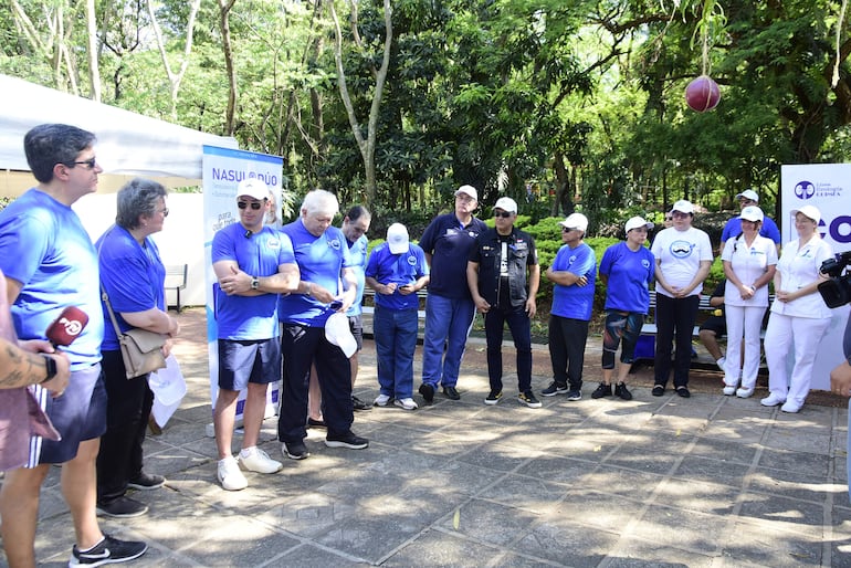 Autoridades del IPS como la gerenta de Salud, Ruth Zayas, y el consejero Gustavo González fueron parte de la actividad realizada en el Parque de la Salud. 