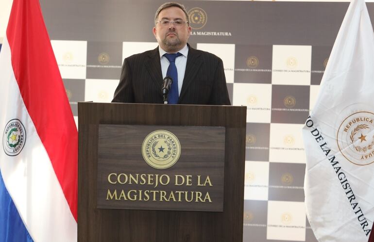 Dr. Gustavo Abrahán Auadre Canela, en la audiencia pública para defensor general. 