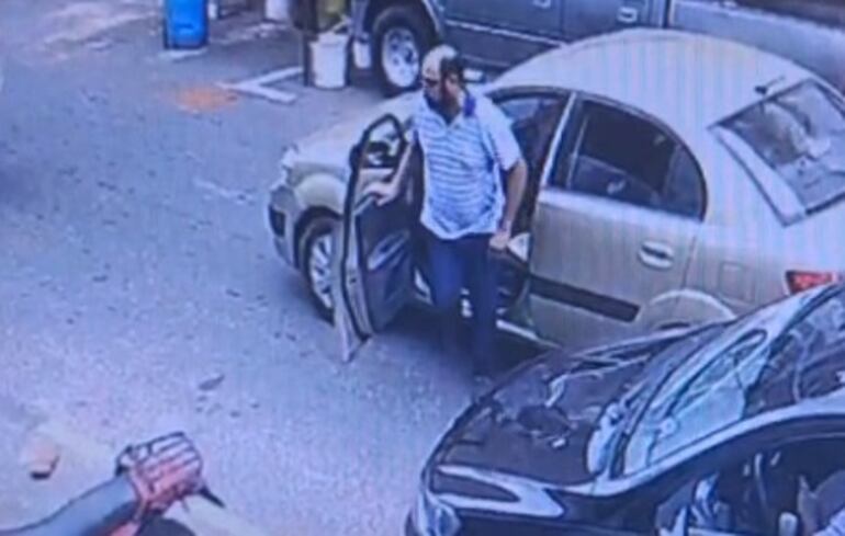 Buscan a hombre que encontró una billetera en una calle del microcentro de Asunción