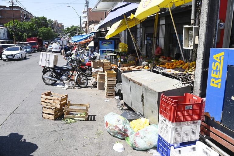 Desorden en el Mercado municipal n°4 y mercados zonales no se resuelve e incluso empeora.