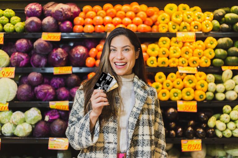 Banco Familiar otorga descuentos a sus clientes en los supermercados Superseis y Stock.