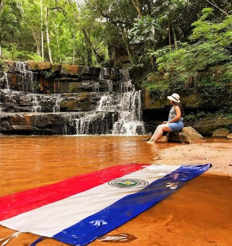 Atractivo turístico Salto Tupäsy Ykuá de Borja, Guairá.