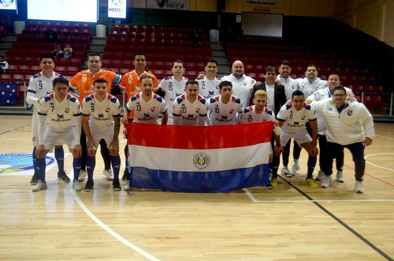 Selección paraguaya de fútbol de salón que hoy buscará su pase a la semifinal, contra México.