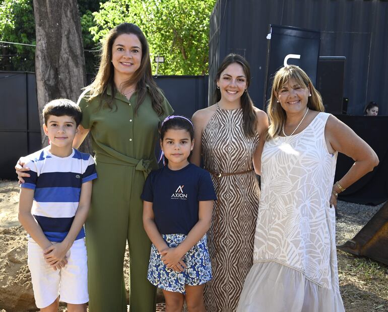 Axel Bieber, Susy Ritter, Emma Bieber, Bernardita Herrera y Daniela Belloni. 