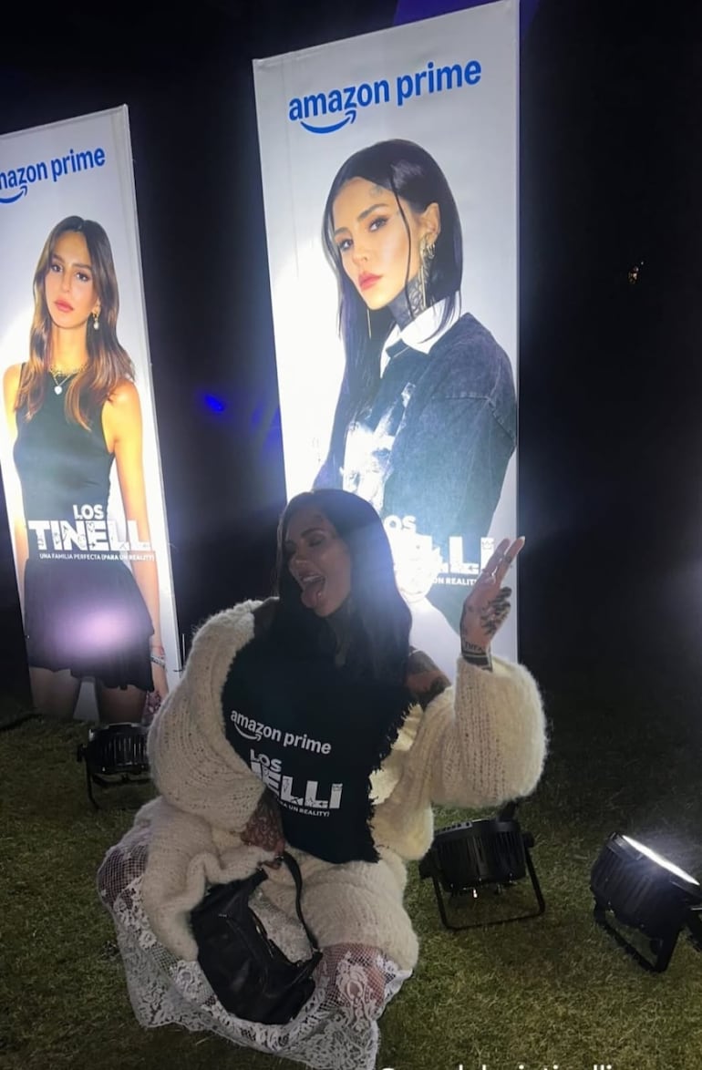 Candelaria Tinelli posando divertida durante el lanzamiento de la serie que la tiene como una de sus protagonistas.
(Captura de la historia de Instagram de Candelaria Tinelli)