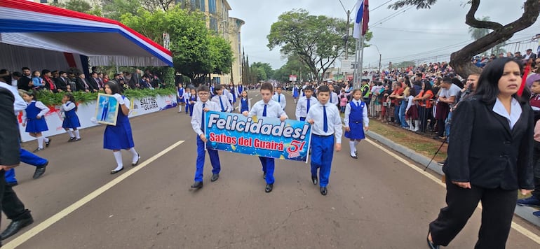 Las escuelas y colegios rindieron su homenaje a la capital de Canindeyú.