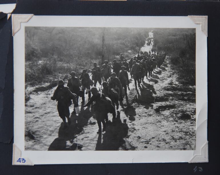 Soldados paraguayos en el Chaco Boreal. Colección de Anibal Tata Ferreira.