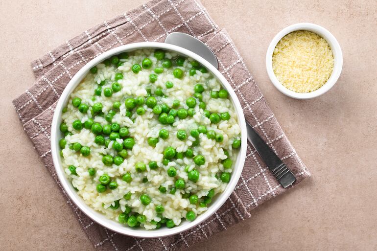 Risi e bisi o risotto con arvejas.