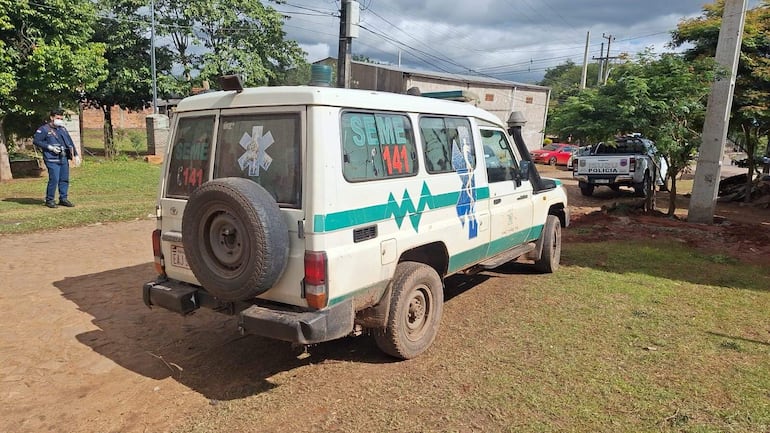 La ambulancia del Hospital de San Juan Nepomuceno, que fue incautada por efectivos policiales del barrio San Miguel de Villarrica.