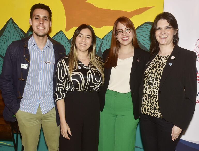 Evelio Alegre, Tatiana Rodríguez, Mónica Leguizamón y Mirta Godoy.