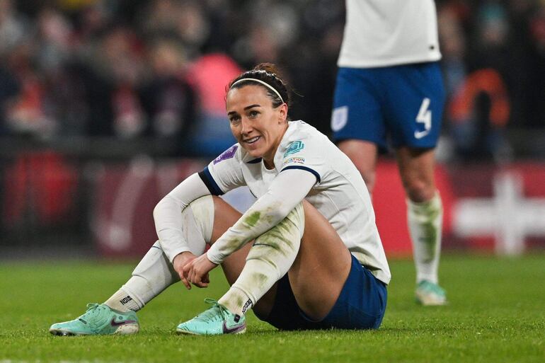 Lucy Bronze, futbolista de la selección de Inglaterra, también fue besada por Luis Rubiales en el último Mundial Femenino.