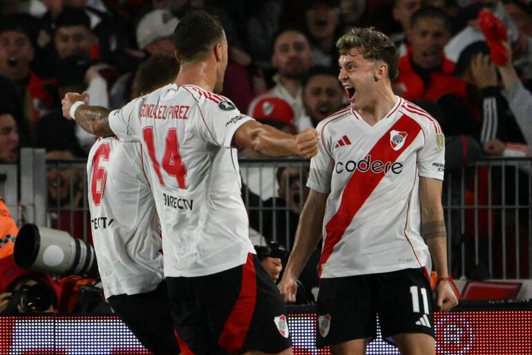 Grito de gol de Facundo Colidio, celebrando el  tanto de la clasificación millonaria con Germán Pezzella y Leandro González Pirez.