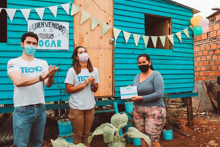 La organización Un Techo para mi país ha contribuido con cientos de familias con casas de emergencia